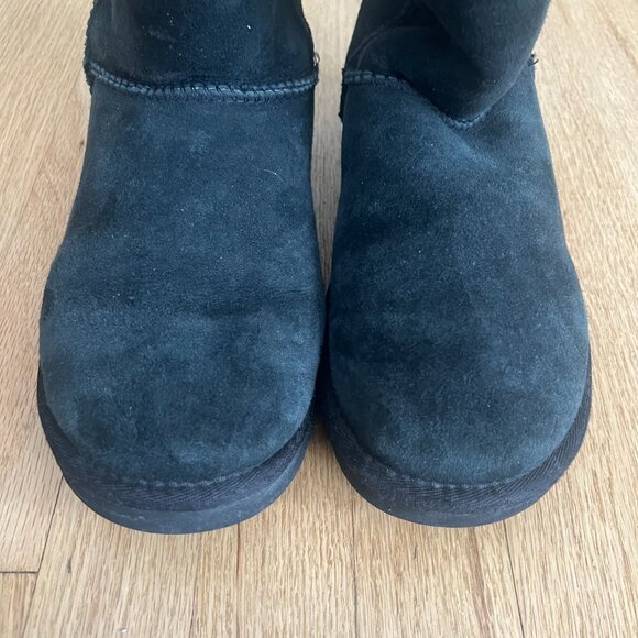 UGG Classic Short Black Sheepskin Boots Women's Size 9 - Picture 3 of 9
